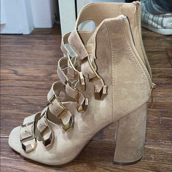 High heels - Picture 2 of 3